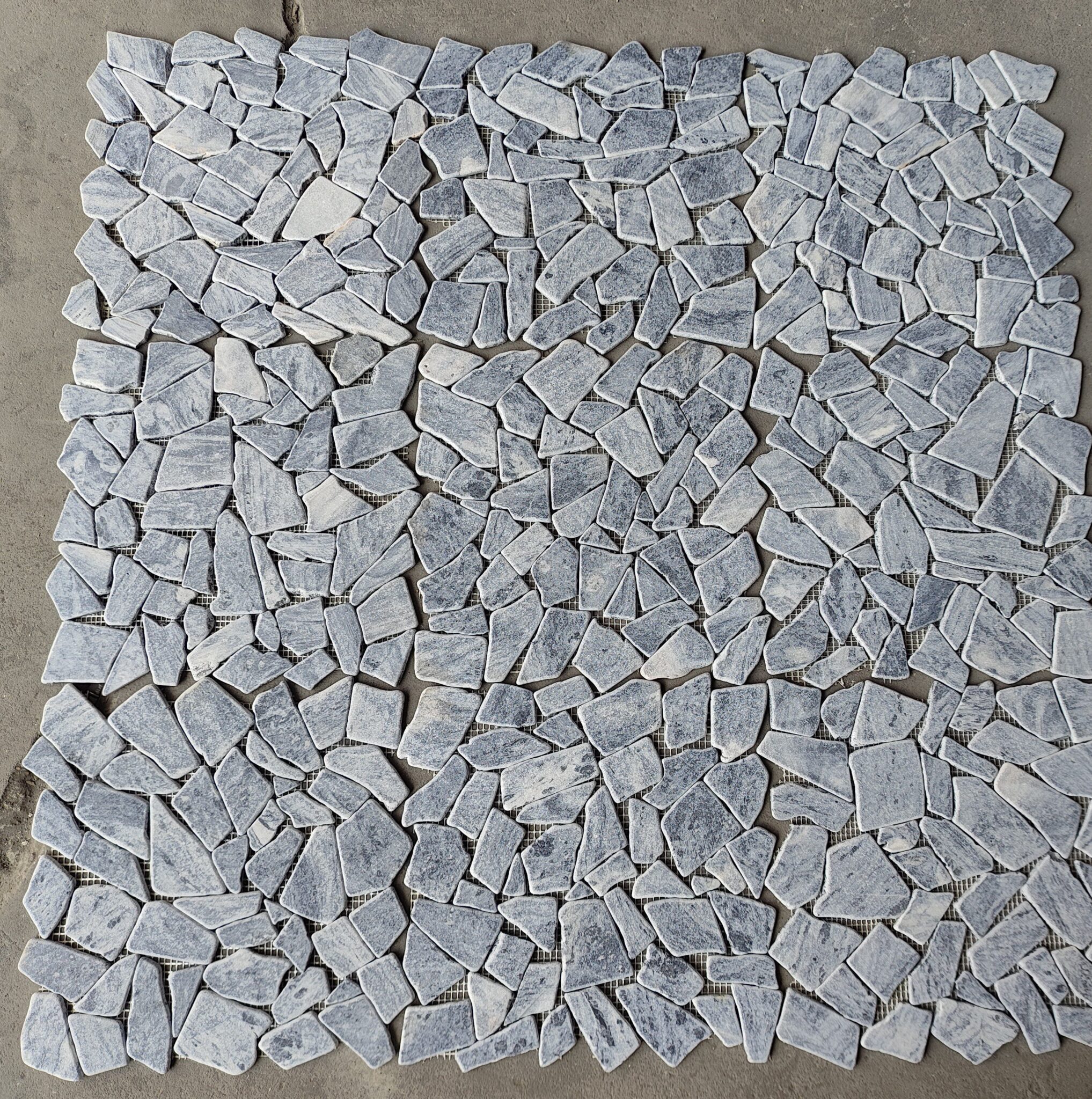 30.5X30.5 GALETS GRIS FONCE